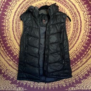 HM hooded puffer vest